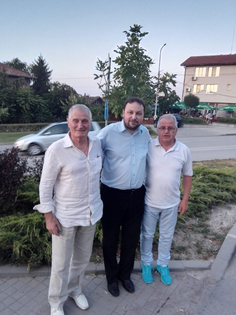 Последният останал голмайстор от паметния мач в Трявна Петър Станков и Атанас Борисов (вдясно) 